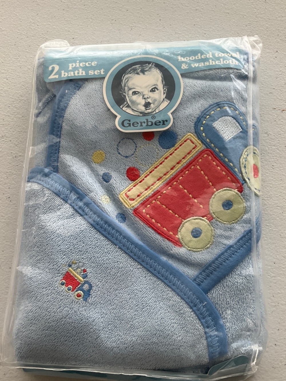 🌺3.00 final price-Gerber Hooded Towel & Washcloth Set with Red Truck Applique